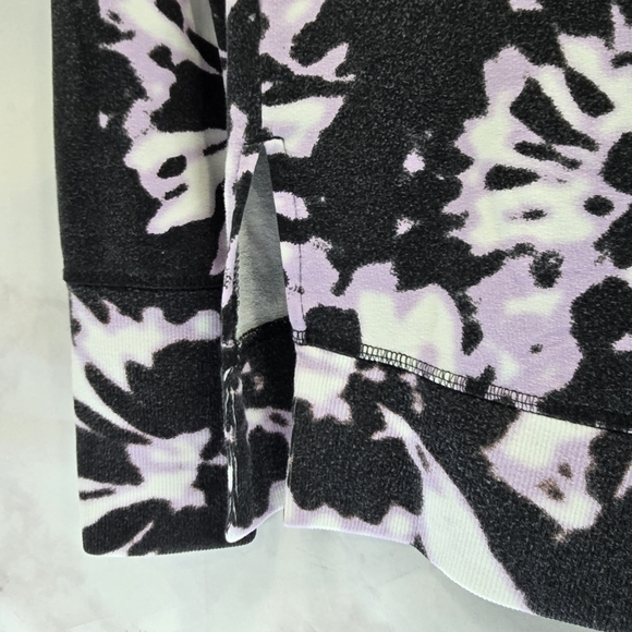 Athleta Sweatshirt Womens Small T Purple Coaster Luxe Printed V Neck Tie Dye - Picture 11 of 13